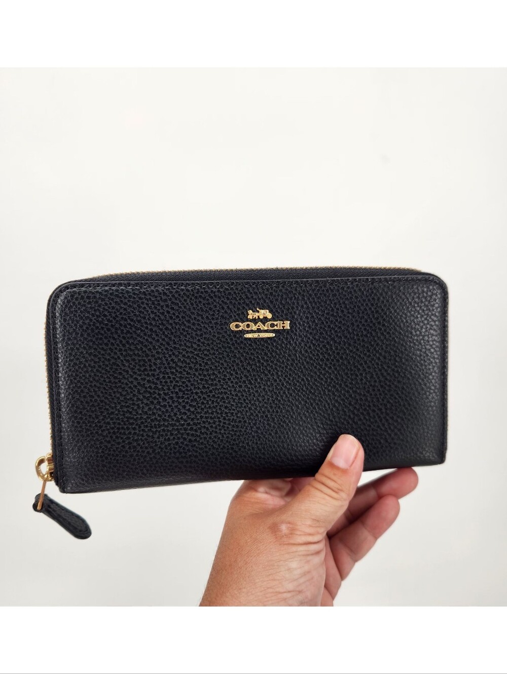 Coach Leather Wallet, zipper closure, accordion wallet.